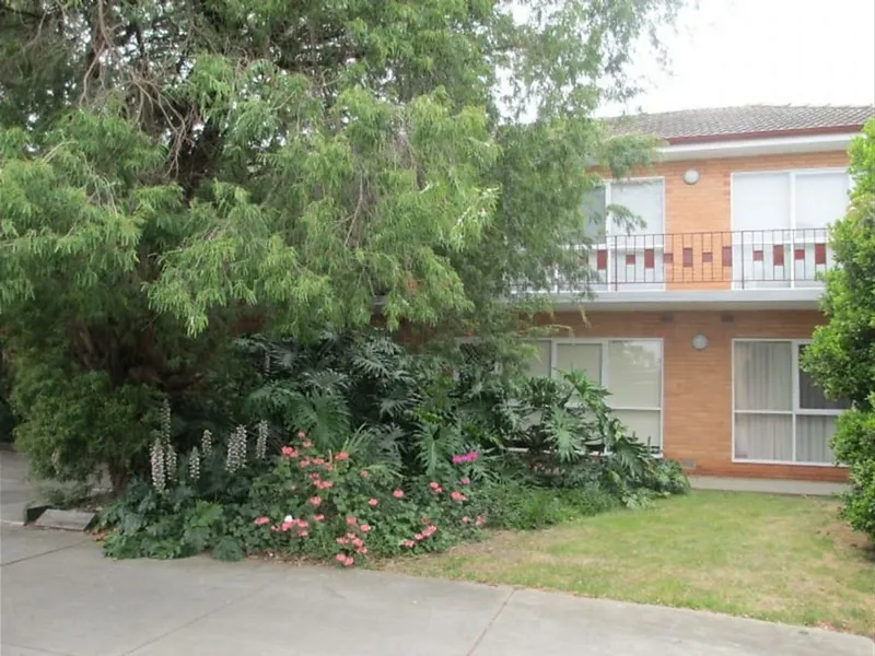 LOVELY QUIET LEAFY BLOCK