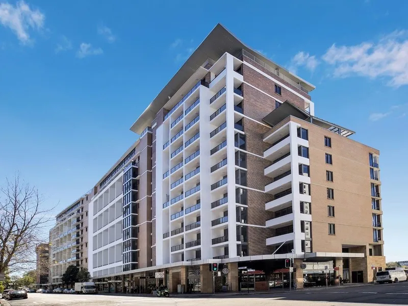 NEW ONE BEDROOM APARTMENT IN THE HEART OF PARRAMATTA CBD | CLOSE TO TRANSPORT AND DINING