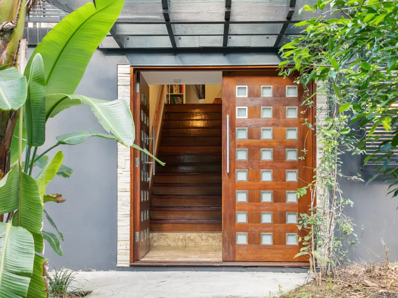 Space & Separation and an Ideal Location!!! 