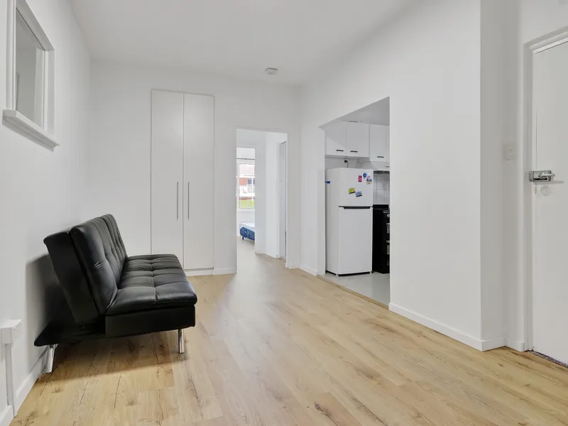 only 200m to the Water (approx) Beach lovers delight do not miss this