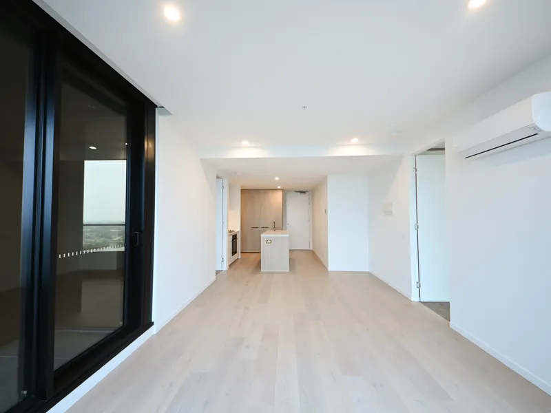 LUXURIOUS APARTMENT LIVING IN THE HEART OF GLEN WAVERLEY!