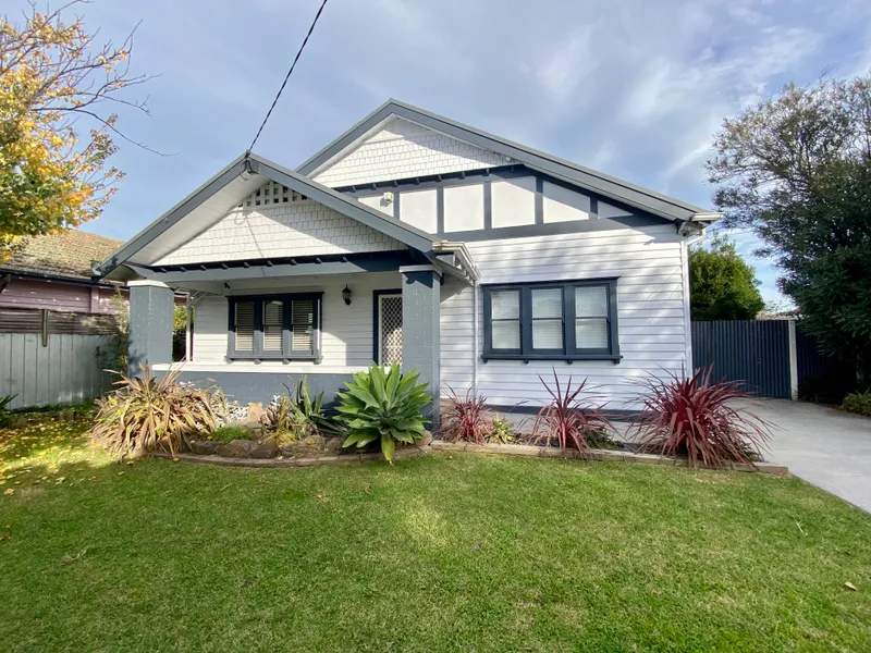 Comfortable and Attractive Californian Bungalow