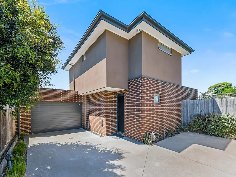 listedAS - Family Townhouse in Prime Location