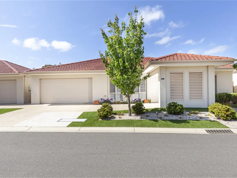 North facing Faldo Links design in sort after location with perfect private yard.