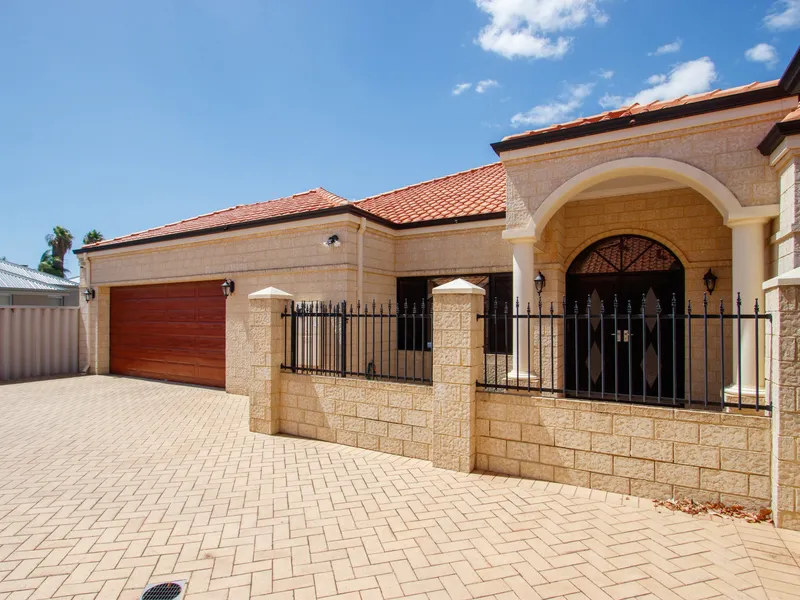 BIG FAMILY HOME IN CENTRAL LOCATION!