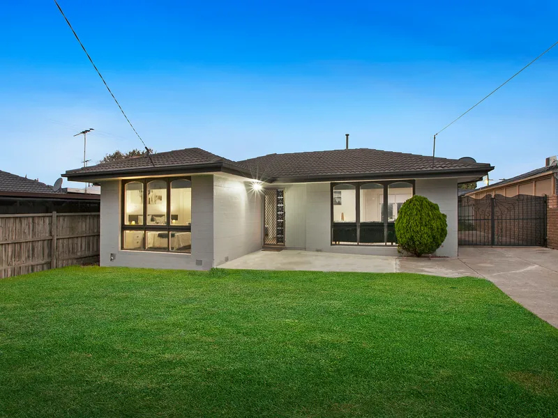 Modern Single-Level Living With Privacy And Convenience