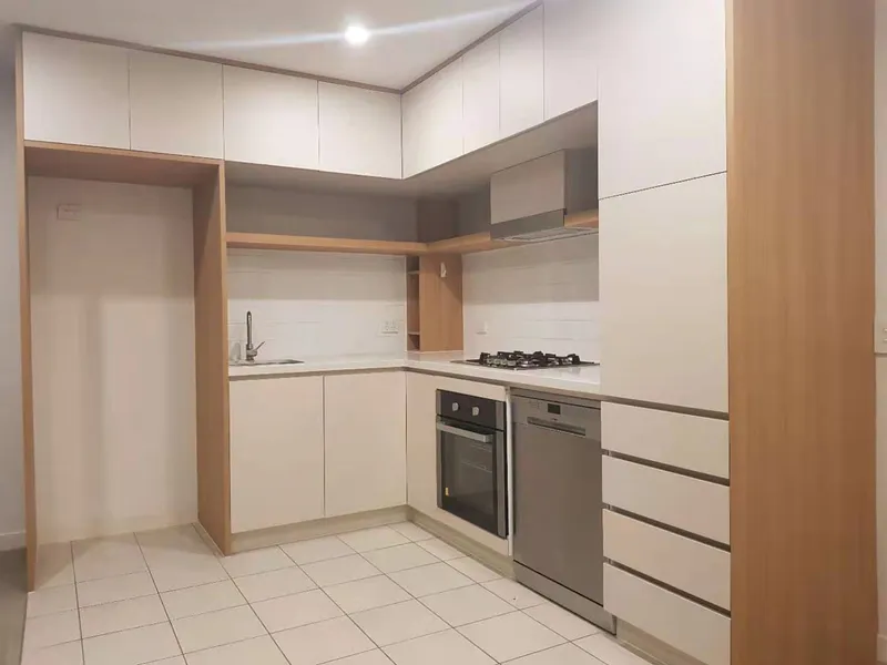 NEAR NEW MODERN GROUND FLOOR APARTMENT