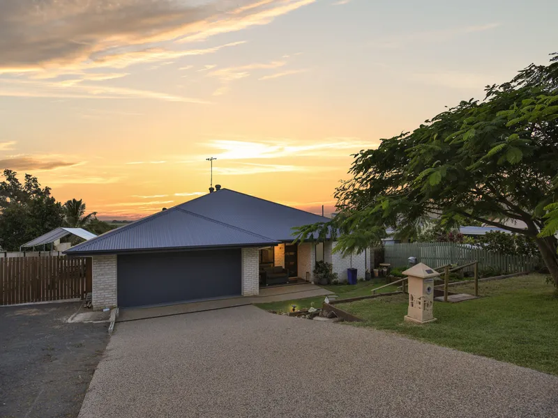 IMMACULATE FAMILY PACKAGE WITH PRIVATE YARD, BIG OUTDOOR AREA + SOLAR!