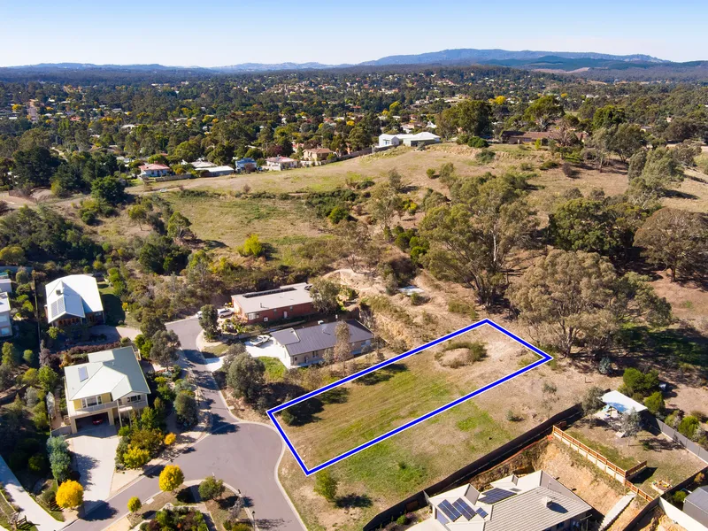 VALLEY VIEWS WITH NORTHERN EXPOSURE - Fabulous 1,100m2 building block.