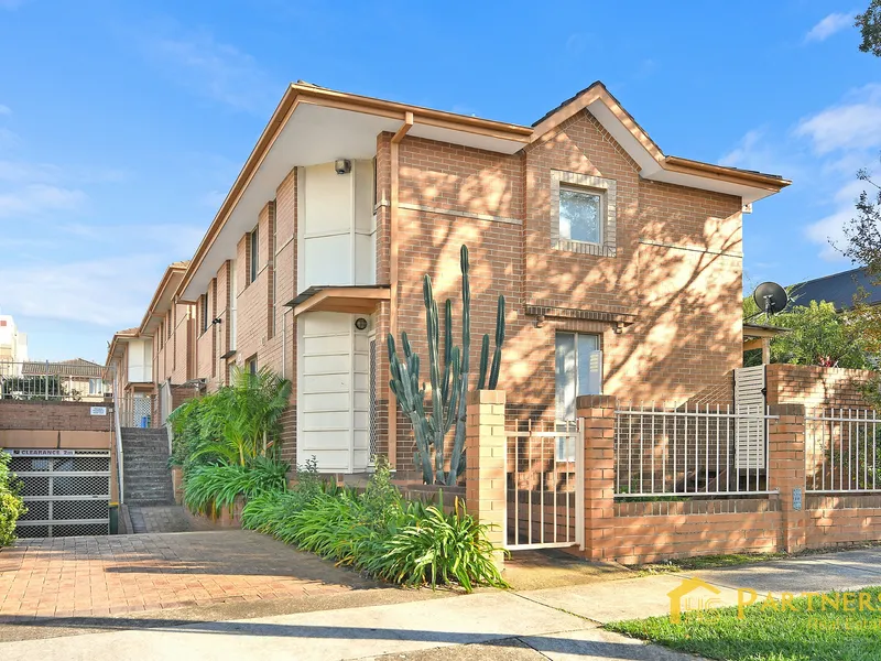 Charming 3 Bedder Townhouse in a Boutique Complex