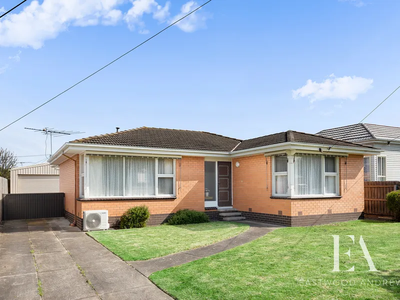 Potential plus with 4 car garage - 638m2 block