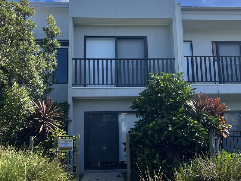 Perfectly located to everything!