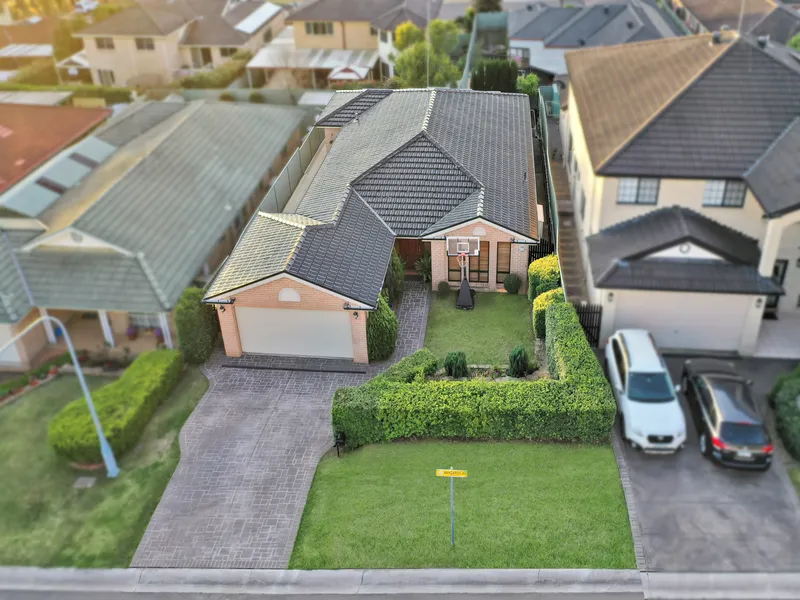 Large single level 4 bedroom home - Blue Hills location