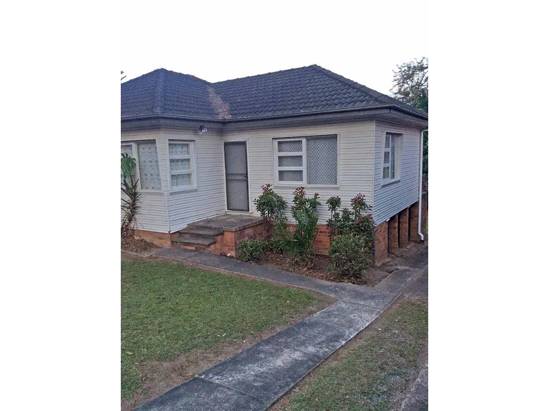 3 Bedroom Entire House with back garden for Lease