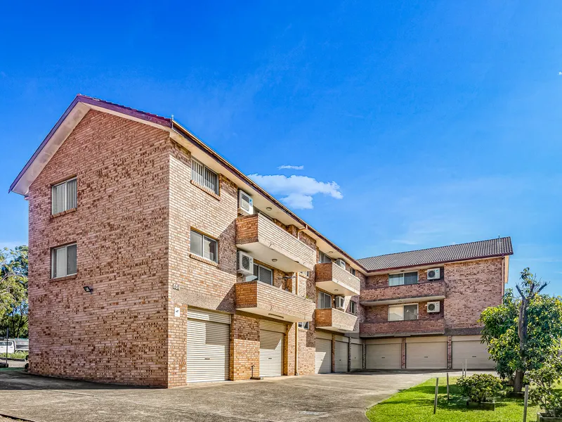 IMMACULATE 2 BEDROOM UNIT 