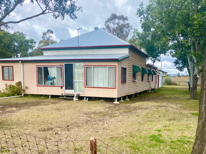 Huge Family Home on 2 Titles