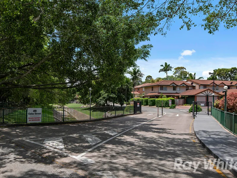 Seize the Moment: Elevate Your Lifestyle with a 2-Level Townhouse in a Prestigious Complex, Just 8km from Brisbane City!