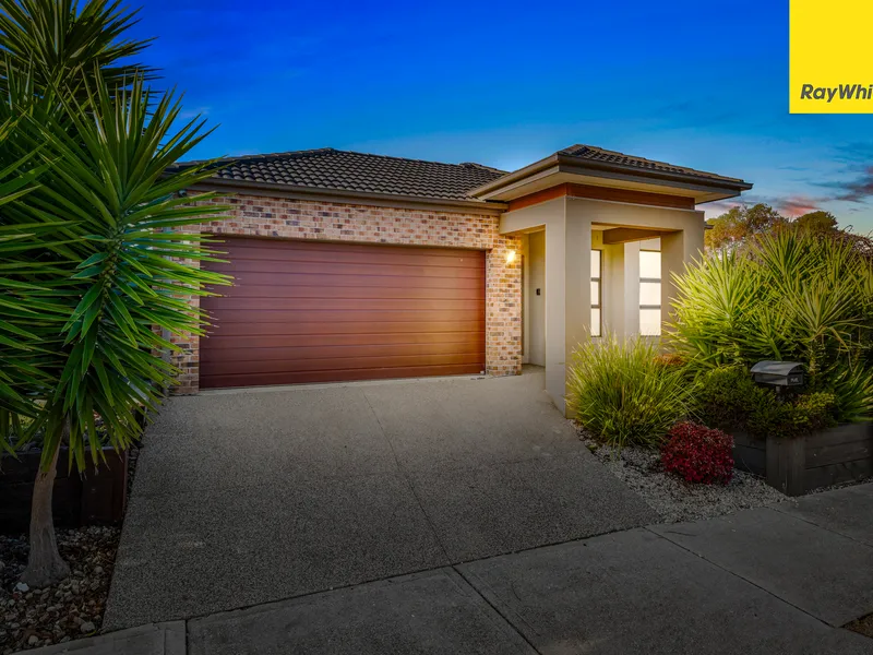 LUXURY HOME IN ARNOLDS CREEK ESTATE WITH DRIVE-THROUGH ACCESS