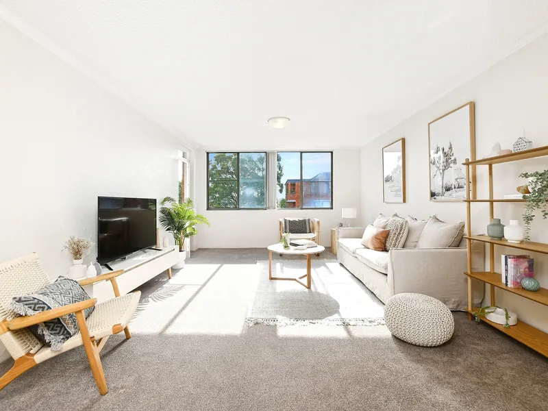 North-facing bayside haven with water views