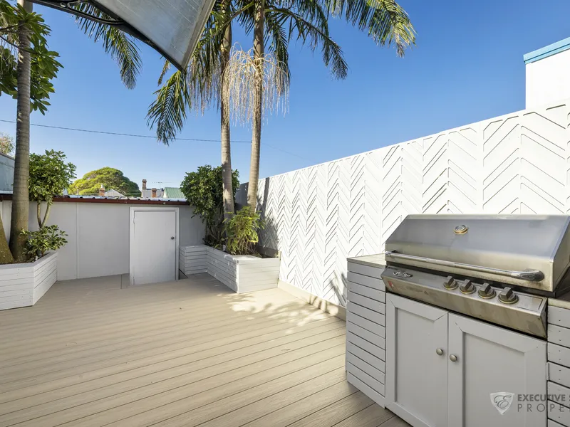 FRESHLY RENOVATED VICTORIAN STYLE HOME + 2 BED + 1 BATH + 1 CAR
