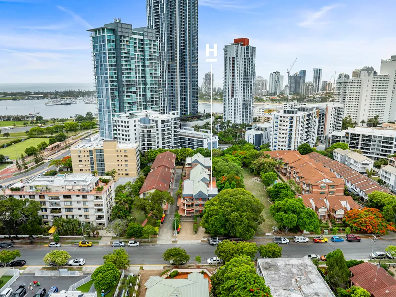 Charming CBD Ground Floor Unit with Huge Lock-up Garaging