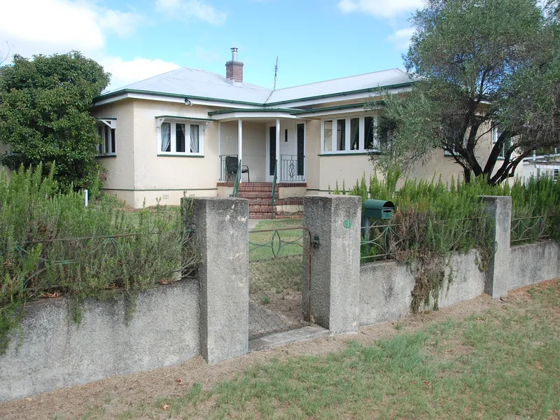 LUXURY FAMILY HOME OF A BY-GONE ERA