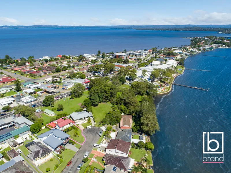 Incredible Views with a Dream Lakeside Position