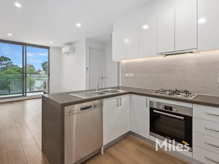 A BOUTIQUE APARTMENT IN IVANHOE AWAITS