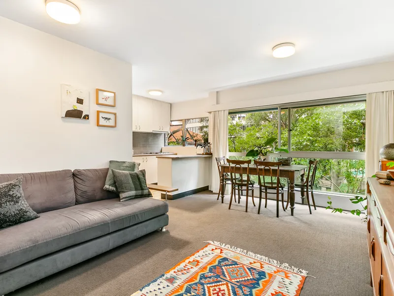 FABULOUS ONE BEDROOM SECURITY APARTMENT SET IN THE HEART OF POTTS POINT