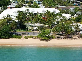 Fully Furnished Beachfront 1 Bedroom Apartment in Trinity Beach
