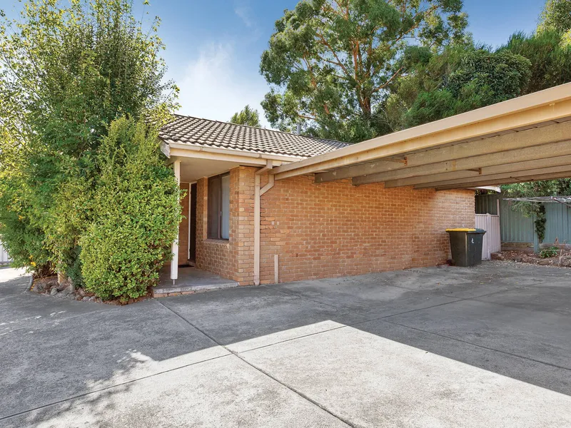 Updated Townhouse Close to CBD.