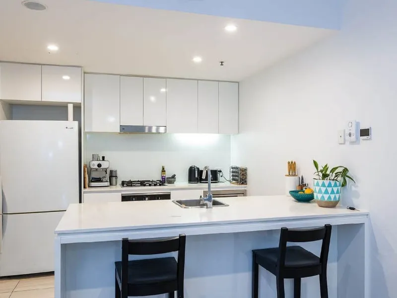 Top floor 2 bedroom unit with ducted air-conditioning