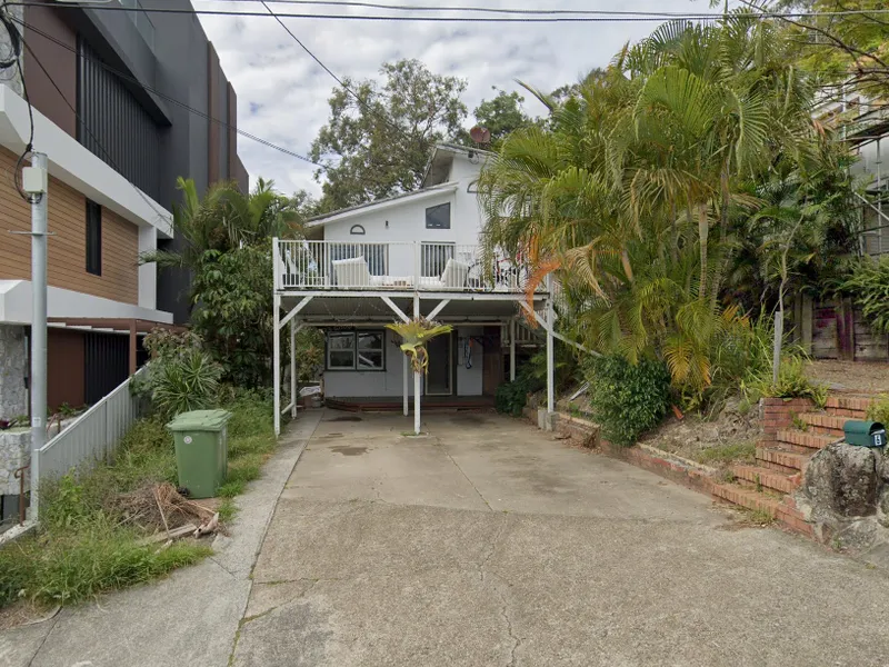 2 Bedroom Burleigh Haven