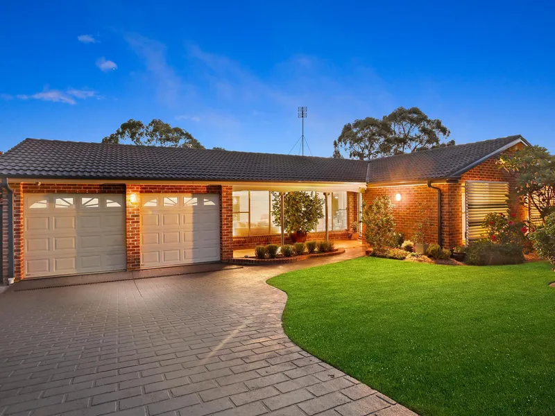 Direct Golf Course access, stroll to clubhouse with magnificent views on 1052sqm allotment