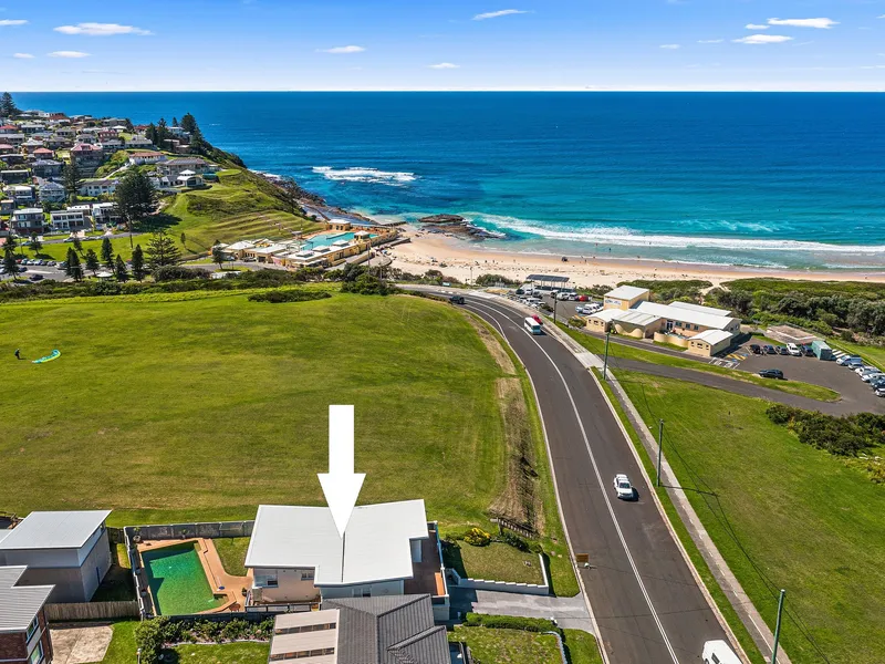 Beachside residence with stunning ocean views