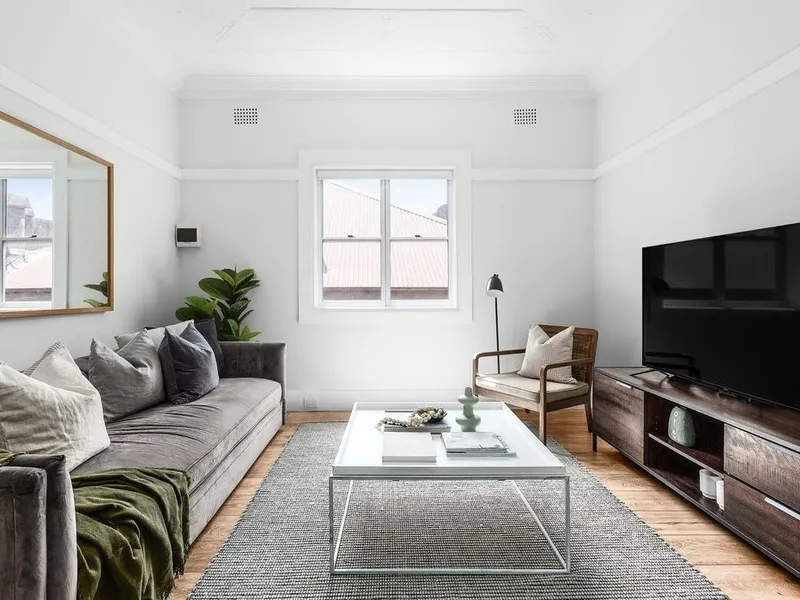 Charming Art Deco Apartment in Prime Location