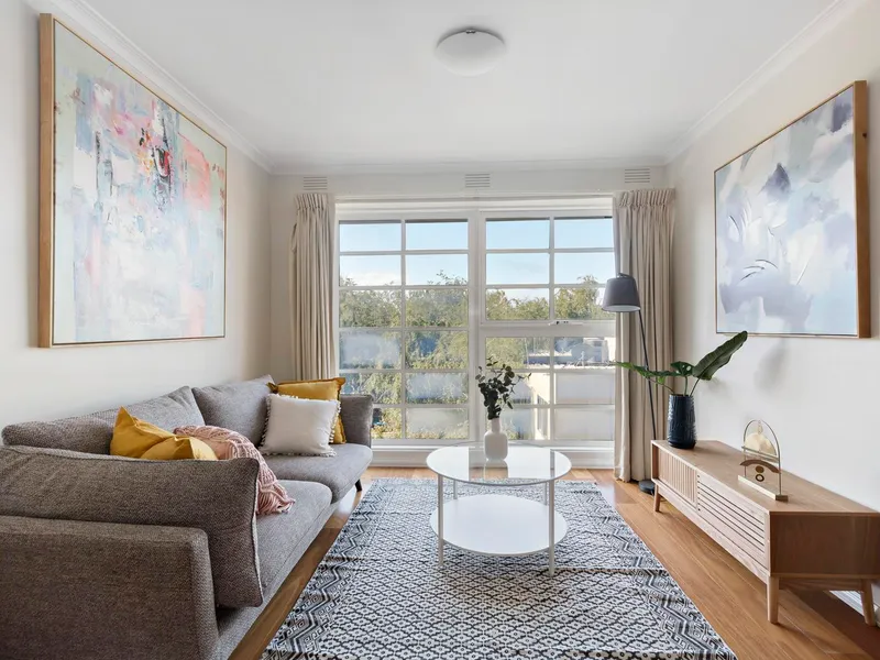 Renovated and Bright, Two bedroom Armadale Delight