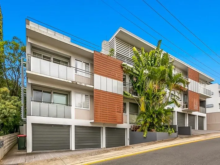 Quaint Clayfield unit