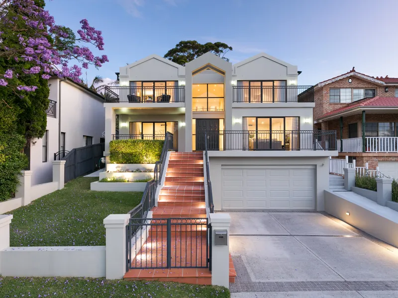 GRAND FAMILY ESTATE - ENTERTAINERS RETREAT - EXPANSIVE VIEWS