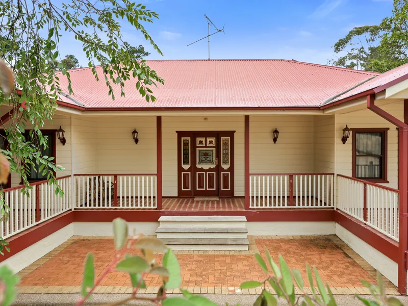 Stunning South Leura Family Home on Huge Block With Magnificent Bush Aspect