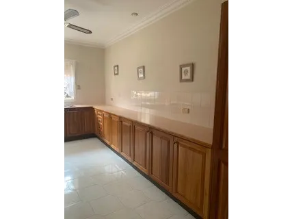 Light and Bright home, walking distance to shops