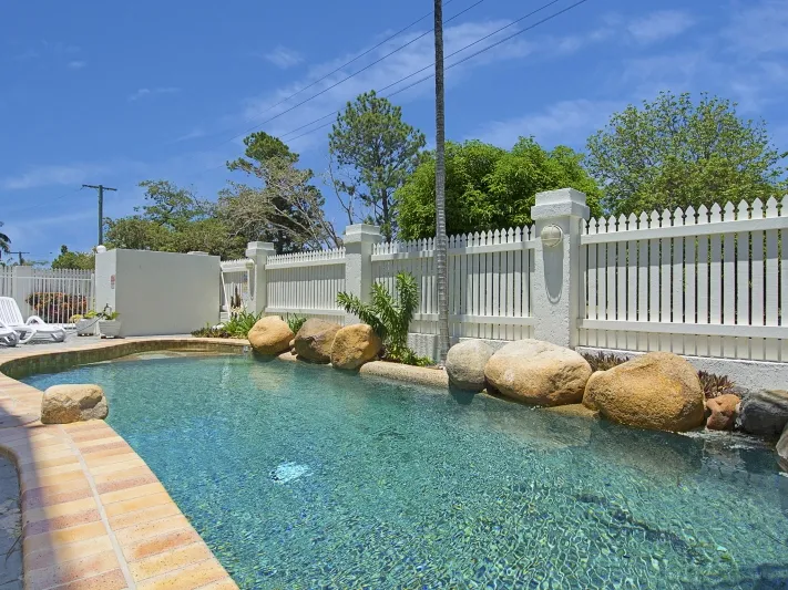 3 Bedroom Apartment In The Heart Of Rosslea