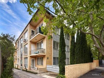 Two Bedroom Apartment in Great Location
