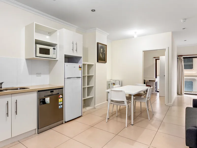 FURNISHED APARTMENT IN THE HEART OF ADELAIDE CBD