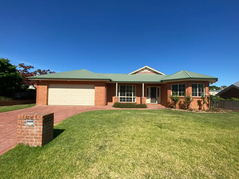 Quality Family Home - Pemberton Park