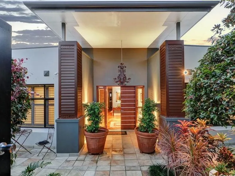 Style and Elegance in Sanctuary Cove