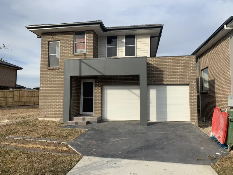 Near New 4 Bedroom House With 2 Car Spaces
