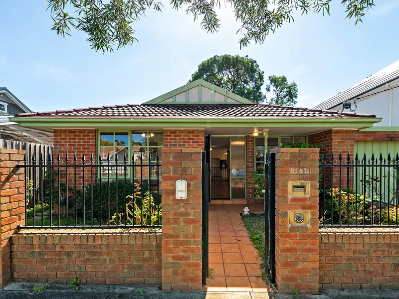 Minutes to Box Hill Central