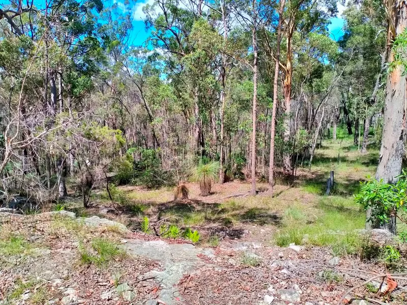 Private & Picturesque 5 Acres in Crows Nest