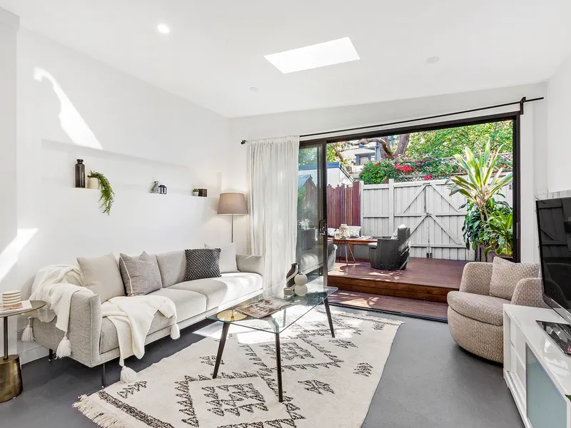 Cute Two-Bedroom Terrace in a Great Location